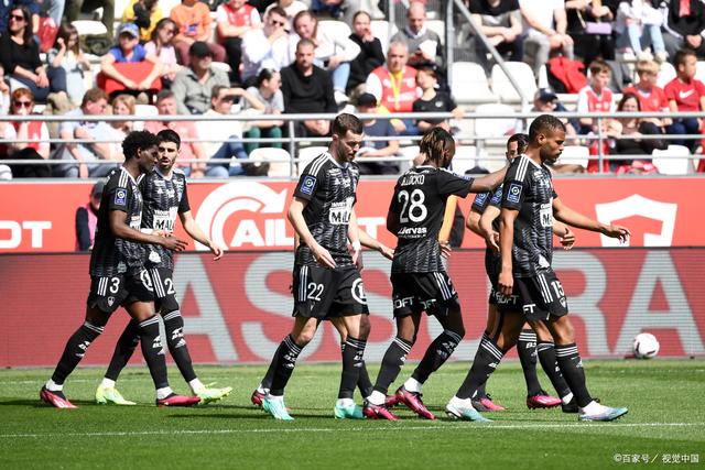 阿贾克斯队在友谊赛中大获全胜