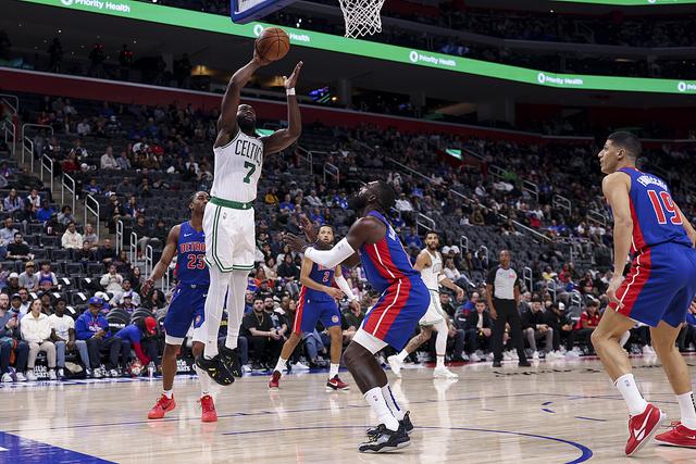 包含凯尔特人队气势如虹，独霸球场的词条