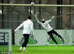  莱万多夫斯基在RNG比赛中关键助攻，挺进下一轮引发热议！